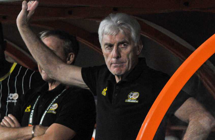 مدرب منتخب جنوب إفريقيا يهاجم أجواء "كان" المغرب