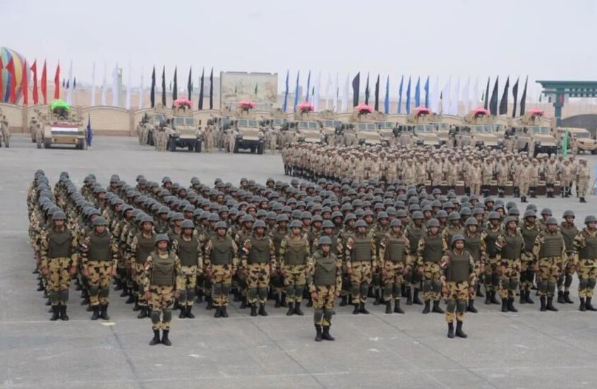 "هل هي رسالة تهديد؟".. الإعلام العبري يرصد وصول وحدات مظليين وكوماندوز مصرية إلى شرق سيناء