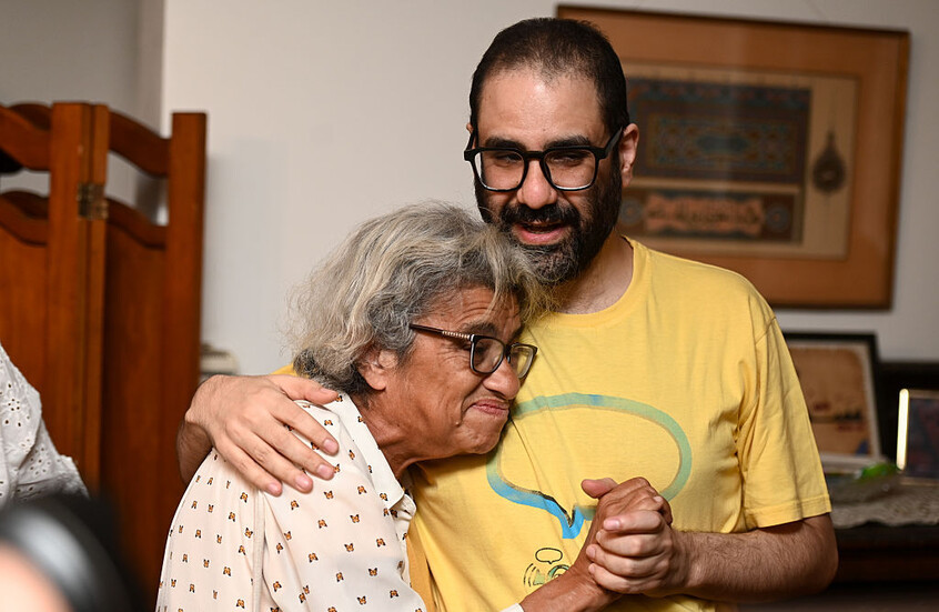 مصر.. علاء عبد الفتاح يعتذر ودعوات لسحب الجنسية البريطانية منه