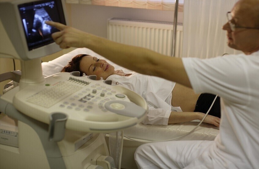 علماء صينيون يكتشفون طريقة غير متوقعة لزيادة فرص نجاح الإخصاب في المختبر