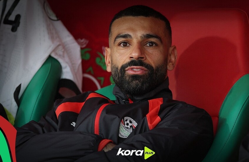 بعد استبعاده من المباراة.. تصرف محمد صلاح مع حاملي الكرات (فيديو)