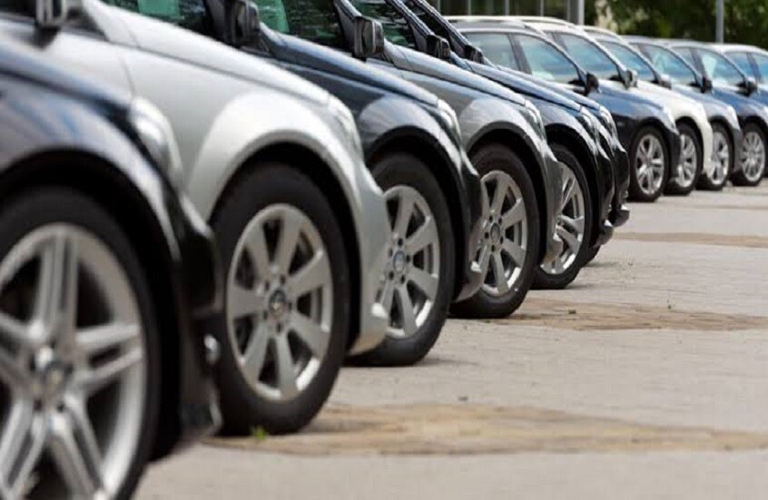 جدل واسع في مصر بعد قرار إغلاق معارض السيارات أسفل المباني السكنية