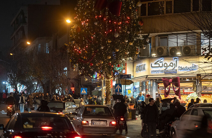 الحكومة الإيرانية تعترف بوجود مشكلات معيشية