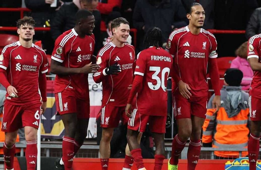 ليفربول في ورطة.. مدافع "الريدز" يواجه شبح الإيقاف