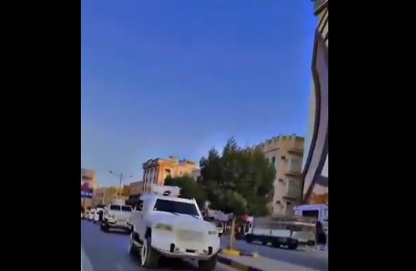 اليمن.. مركبات مدرعة نجت من "الضربة السعودية" تجوب شوارع المكلا