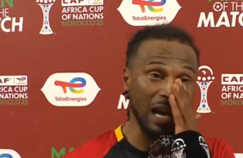 لاعب أنغولا فريدي ريبيرو يبكي بحرقة بعد مباراة مصر