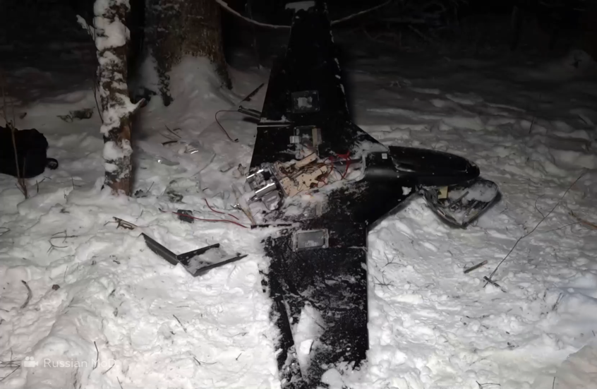 الكشف عن إحدى المسيرات الأوكرانية التي تم إسقاطها أثناء الهجوم على  مقر إقامة الرئيس بوتين