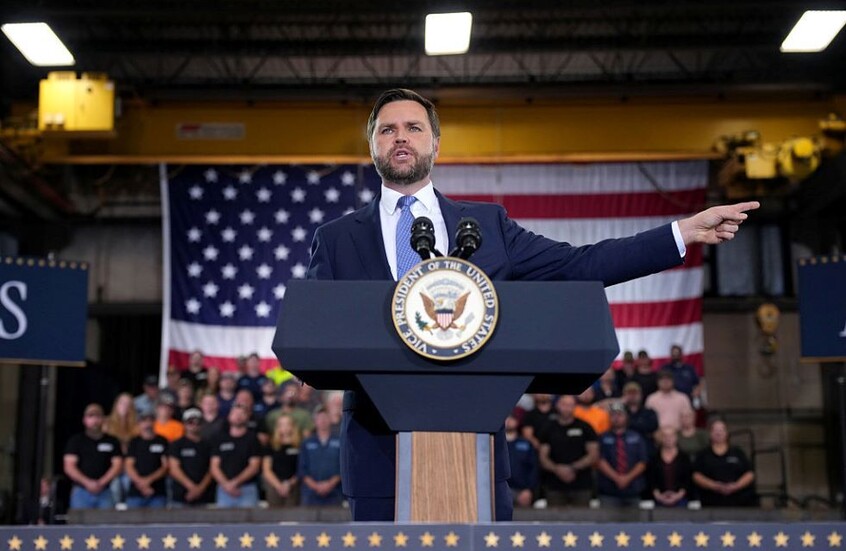 هل يستطيع جيه دي فانس أن يتجاوز ترامب ليصبح رئيساً؟