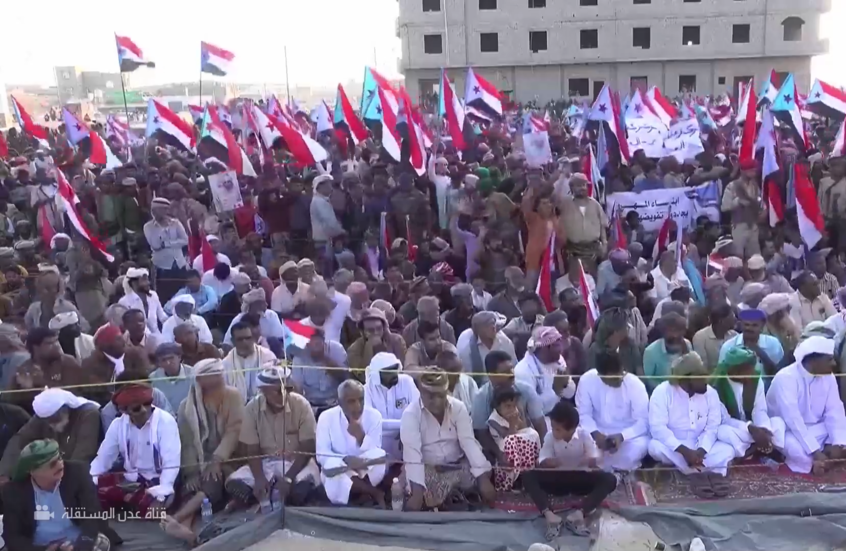 بعد الهجوم على ميناء المكلا.. مسيرة في محافظة المهرة اليمنية دعما للمجلس الانتقالي الجنوبي