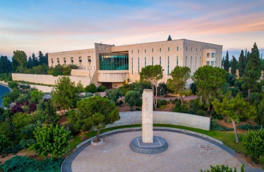 "قناة 12" العبرية: المحكمة الإسرائيلية العليا تجمد تحويل حوالي مليار شيكل إلى مؤسسات تعليمية حريدية