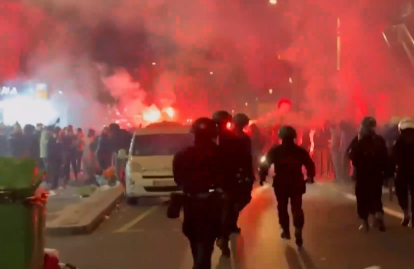 معركة رأس السنة.. شوارع باريس تشتعل بعد فوز الجزائر في كأس الأمم الإفريقية