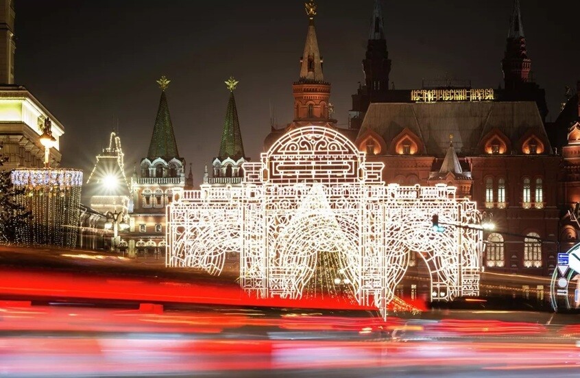 إذاعة "يوم القيامة" تبث رسالة جديدة بعد دقائق من بداية عام 2026