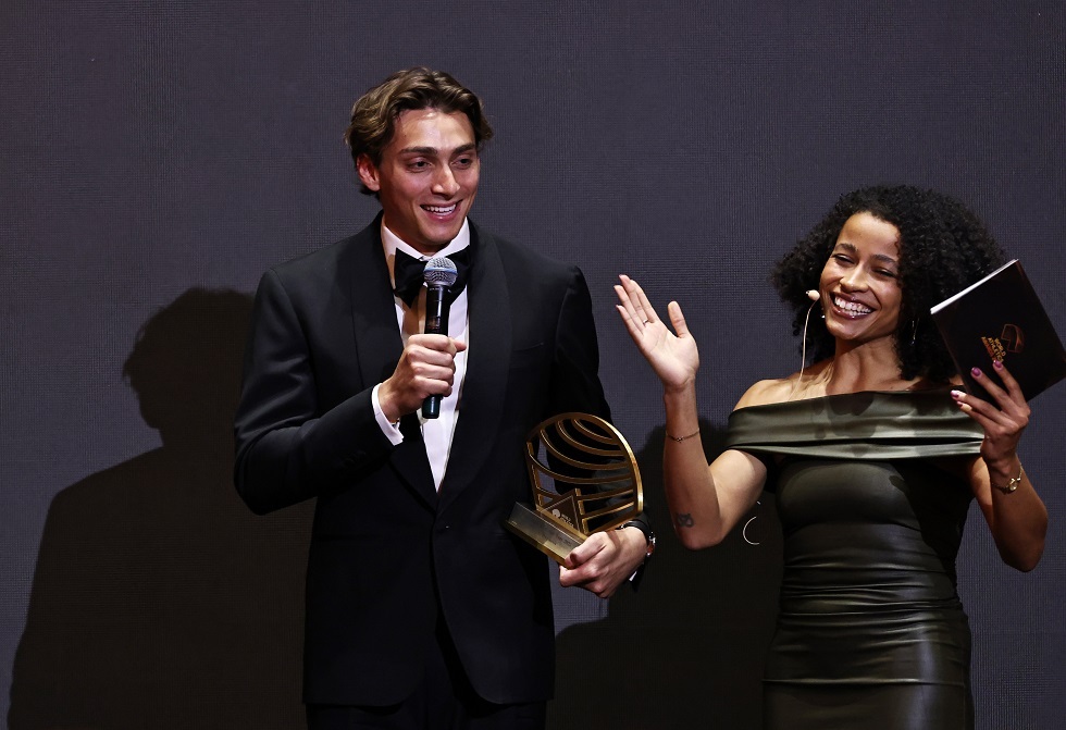 محطم الأرقام القياسية "الطائر" دوبلانتيس يفوز بجائزة الأفضل في ألعاب القوى