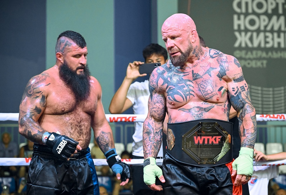 منع مقاتل أمريكي سابق من دخول مولدوفا بسبب جواز سفره الروسي وربما بسبب "وشم" على الرقبة