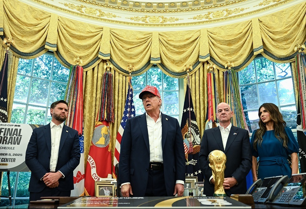 ترامب في قلب الحدث الرياضي العالمي.. قرعة المونديال على أجندة البيت الأبيض
