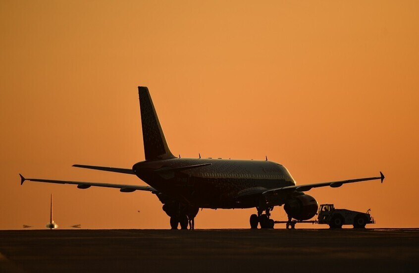 الولايات المتحدة تطلب من فنزويلا استئناف رحلات الطيران للمهاجرين