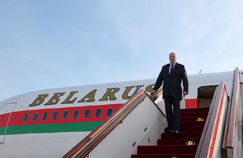 لوكاشينكو يحل ضيفا على الجزائر ويستقبل مسؤولين حكوميين بمقر إقامته (صور + فيديو)