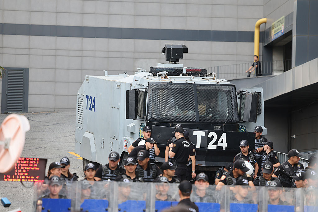 تركيا تعلن اعتقال 58 شخصا بتهمة الانتماء لحركة الخدمة (فيديو)