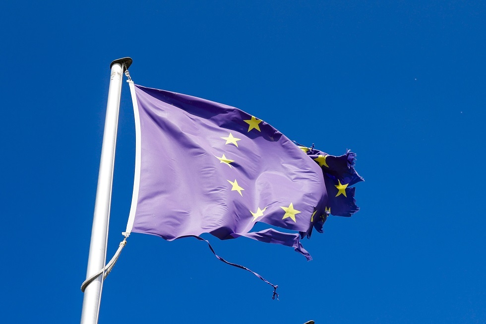 "بوليتيكو": المفوضية الأوروبية اقترحت منح أوكرانيا 165 مليار يورو من الأصول الروسية المجمدة