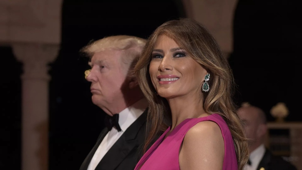 هل تصبح ميلانيا ترامب ومشاهير أمريكيون كثيرون ضحية لقانون قدمه سيناتور جمهوري للكونغرس؟