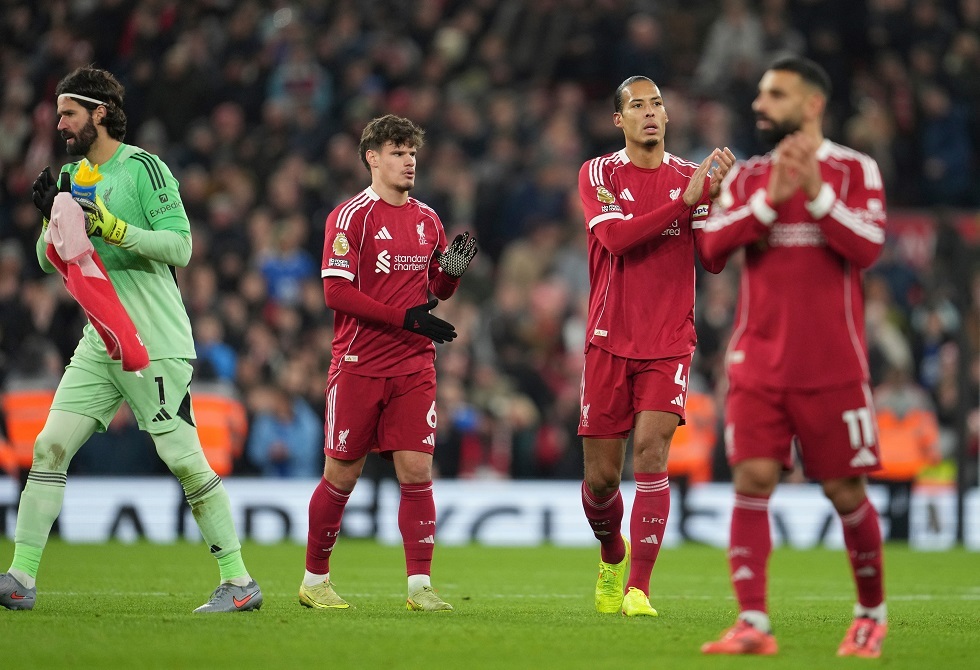 لاعب مغربي يحرج ليفربول بوجود محمد صلاح