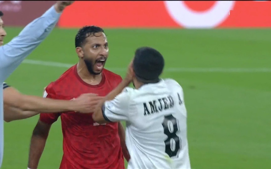 مشهد مثير للجدل في كأس العرب.."نطحة الختال" تحيي ذكرى زيدان في المونديال