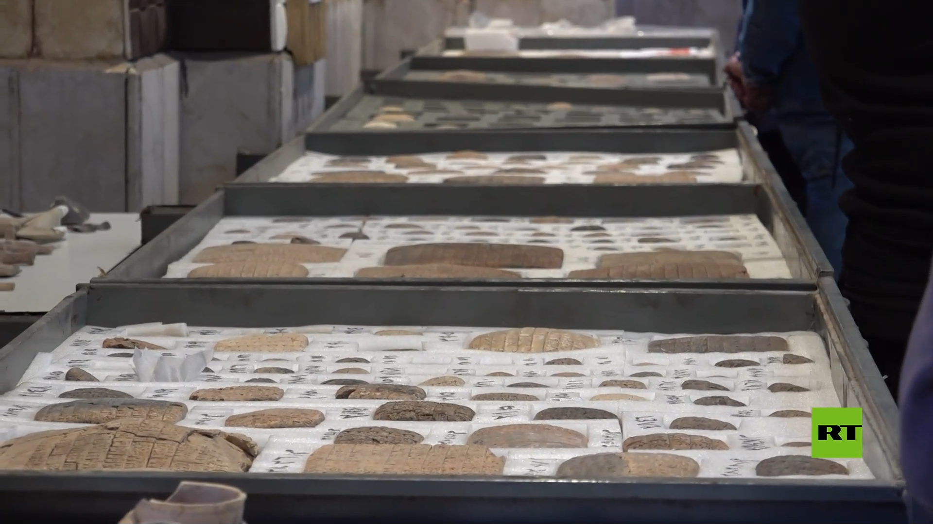 سوريا.. استعادة أكثر من 1400 رقيم وقطعة أثرية إلى متحف إدلب