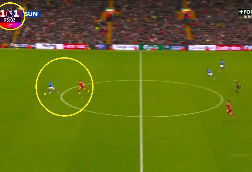 "الشبح".. كييزا ينقذ ليفربول ومدربه آرني سلوت من فضيحة (فيديو)