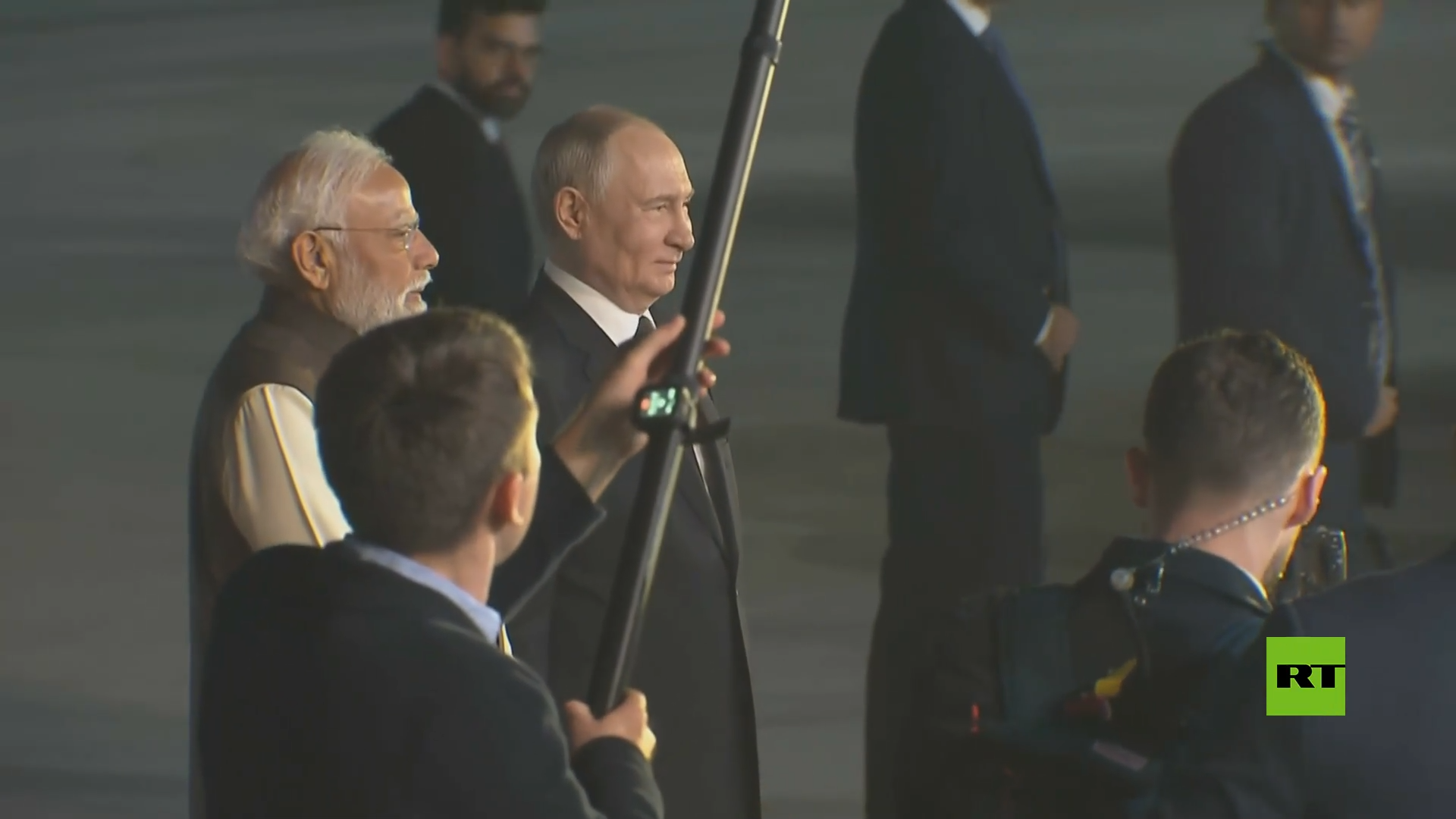 بالرقص والموسيقى وعلى السجادة الحمراء.. شاهد مراسم استقبال بوتين في الهند