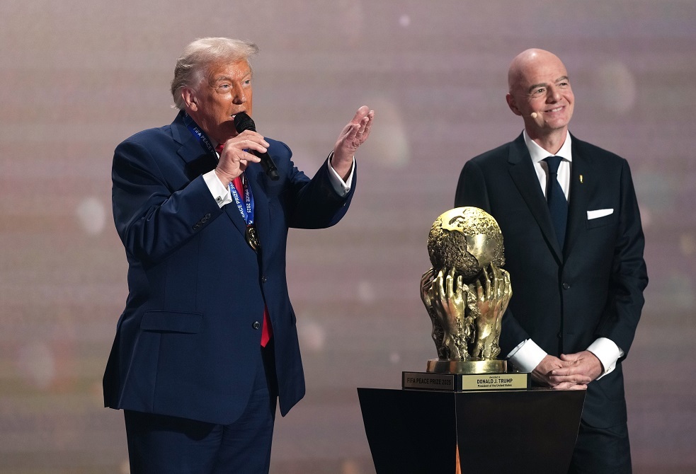 ترامب يحصل على جائزة خاصة من الـ"فيفا" 