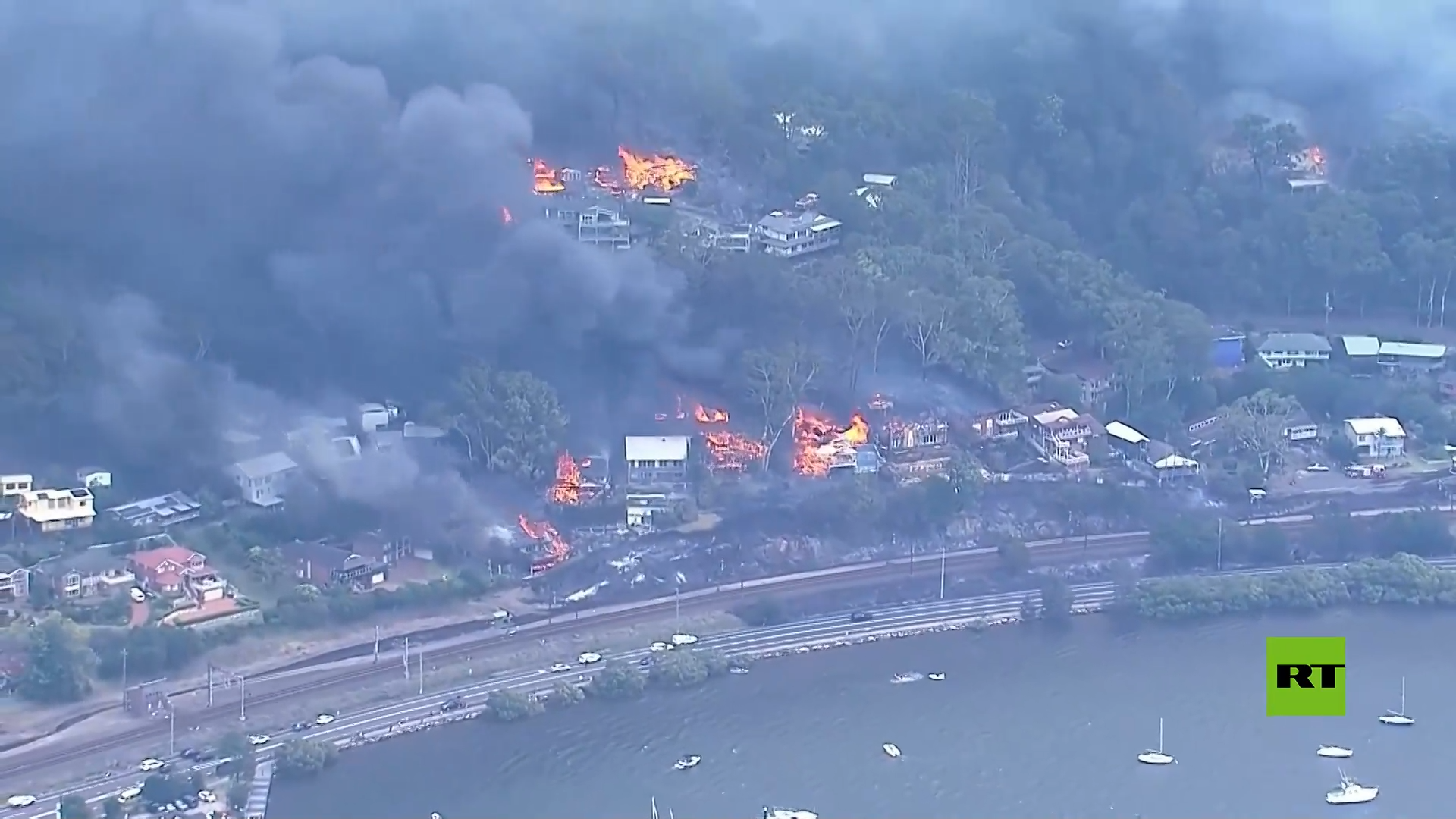 حرائق الغابات تلتهم 12 منزلا في أستراليا