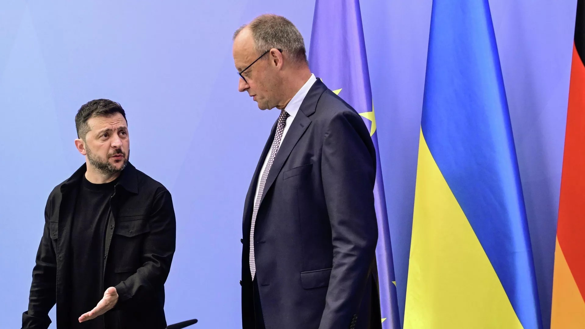 قادة الترويكا الأوروبية يستدعون زيلينسكي لاجتماع في لندن لمناقشة مفاوضات التسوية الأوكرانية