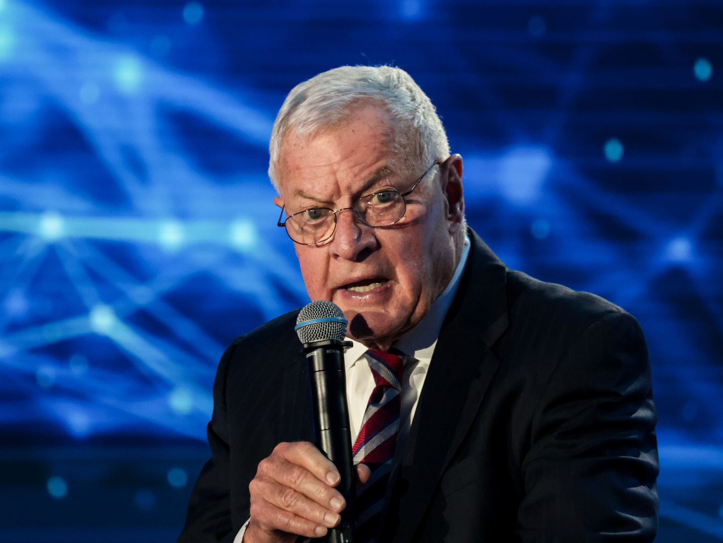 كيلوغ نزيد النفقات الدفاعية لتحديث الثالوث النووي الأمريكي