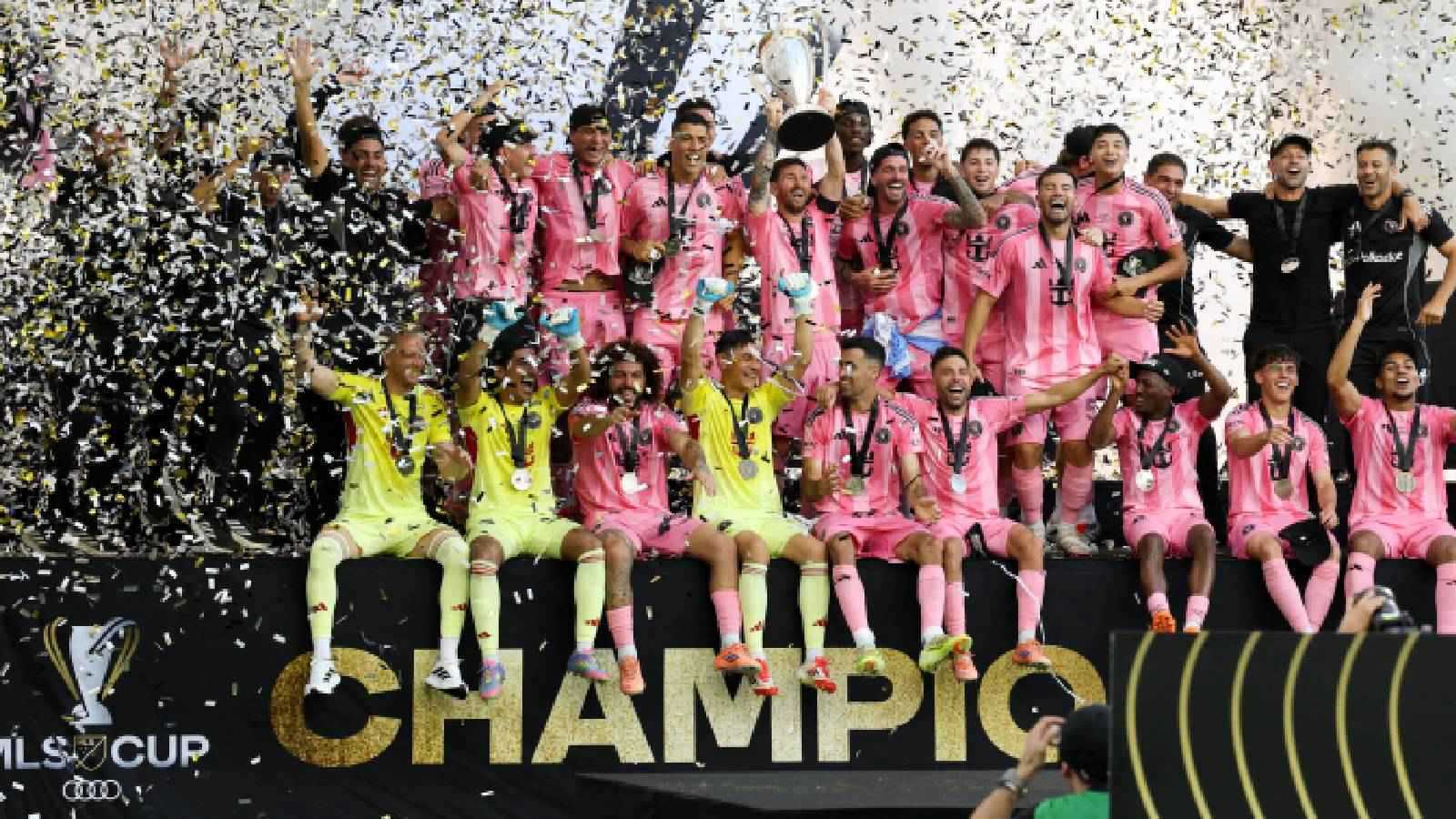 إنجاز تاريخي ولأول مرة.. ميسي يقود إنتر ميامي للتتويج بلقب الدوري الأمريكي (فيديو)