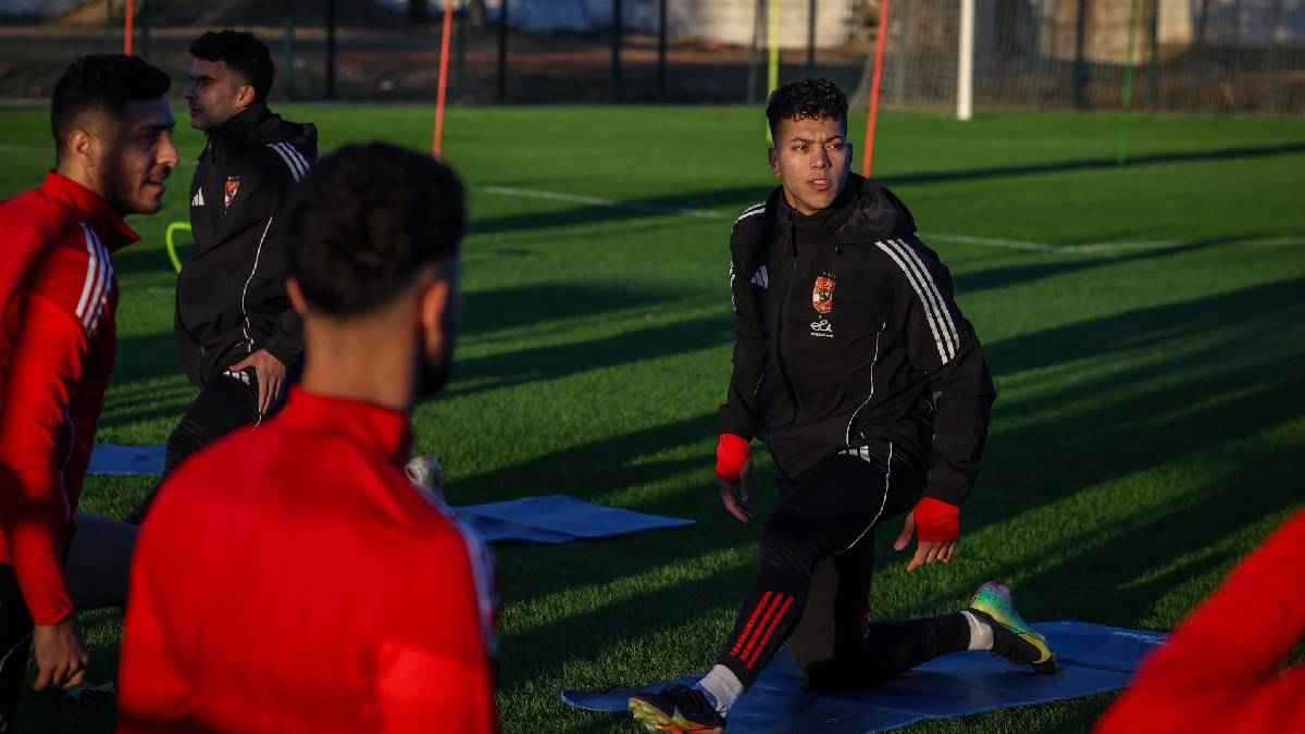 "لا يسمع ولا يرى".. رد فعل الأهلي المصري على رحيل إمام عاشور (فيديو)