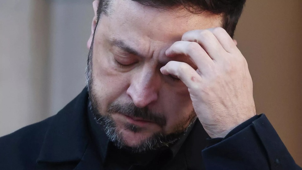 تقرير صحفي: الولايات المتحدة "تخطط للتخلص" من زيلينسكي لرفضه تبني موقفها