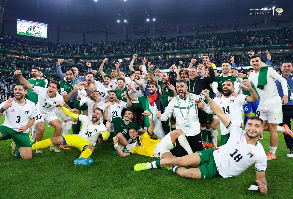 شاهد.. المهاجم السوري عمر خريبين يرتدي قميص "الفدائي"