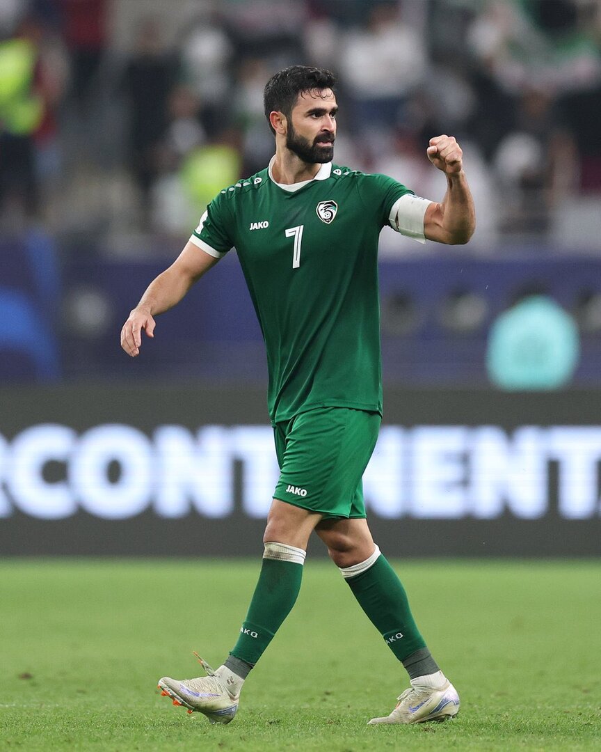 "بسبب عمر خريبين".. دقيقة واحدة وحدت اللاعبين وأثارت الجدل في مباراة سوريا وفلسطين (فيديو)