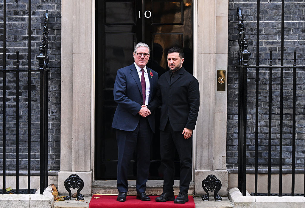 ستارمر يستقبل زيلينسكي لبحث خطة السلام الأمريكية