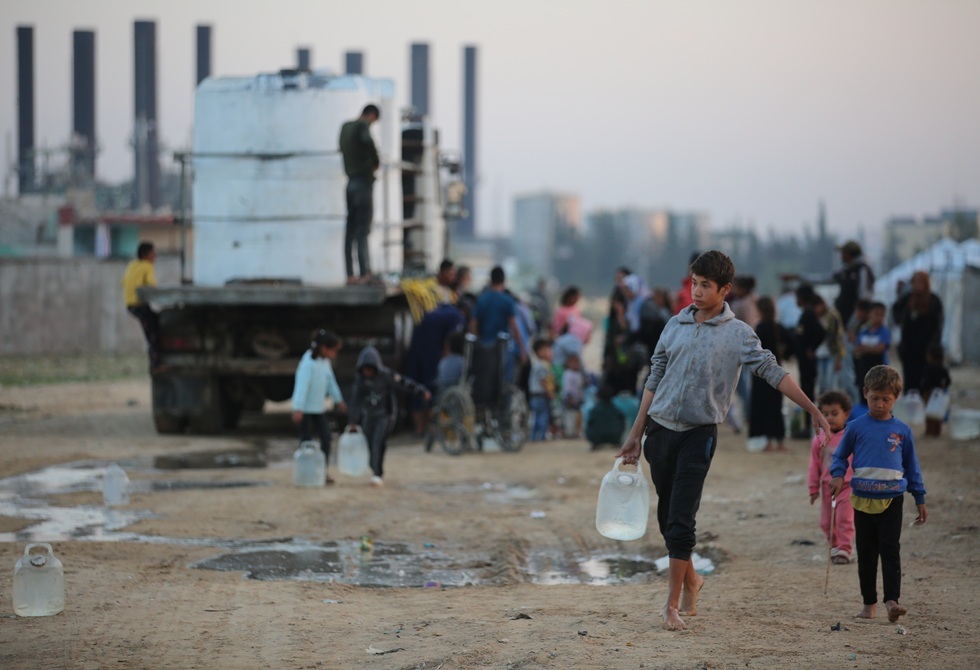 104 شاحنات من أصل 660: أزمة غاز خانقة تهدد مليوني فلسطيني في قطاع غزة