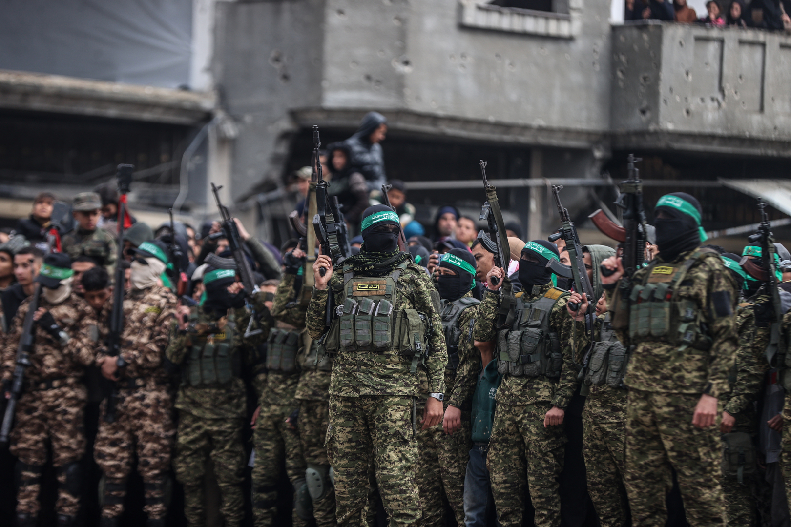 "نيويورك تايمز" نقلا عن مسؤولين إسرائيليين واستخبارات عرب: حماس تستعيد قوتها بقطاع غزة وتملأ الفراغ