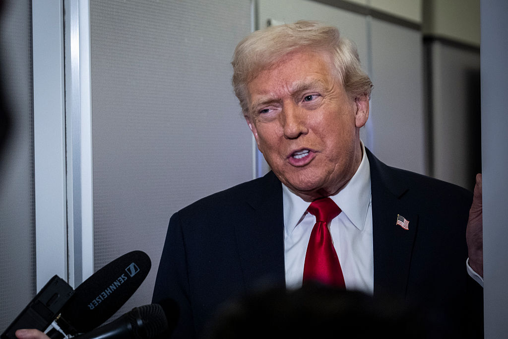 ترامب: "إنفيديا" ستتمكن من تصدير شرائح الذكاء الاصطناعي المتقدمة إلى الصين