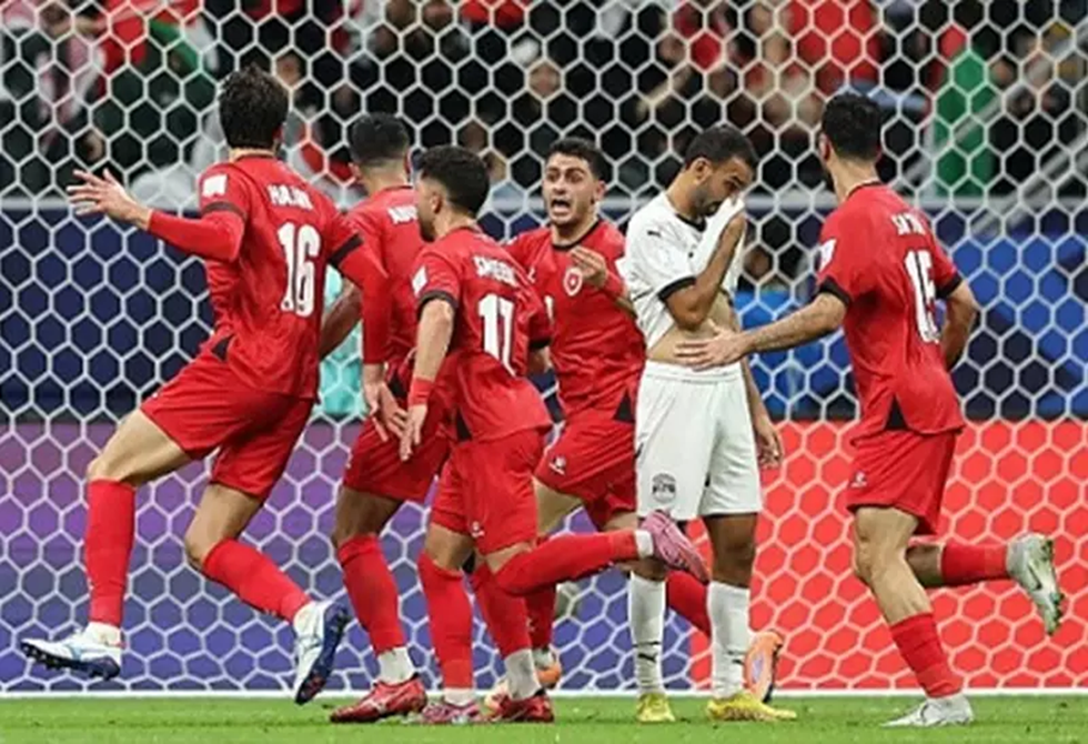 منتخب مصر يتلقى خسارة ثقيلة من الأردن ويودع بطولة كأس العرب مبكرا (فيديو)