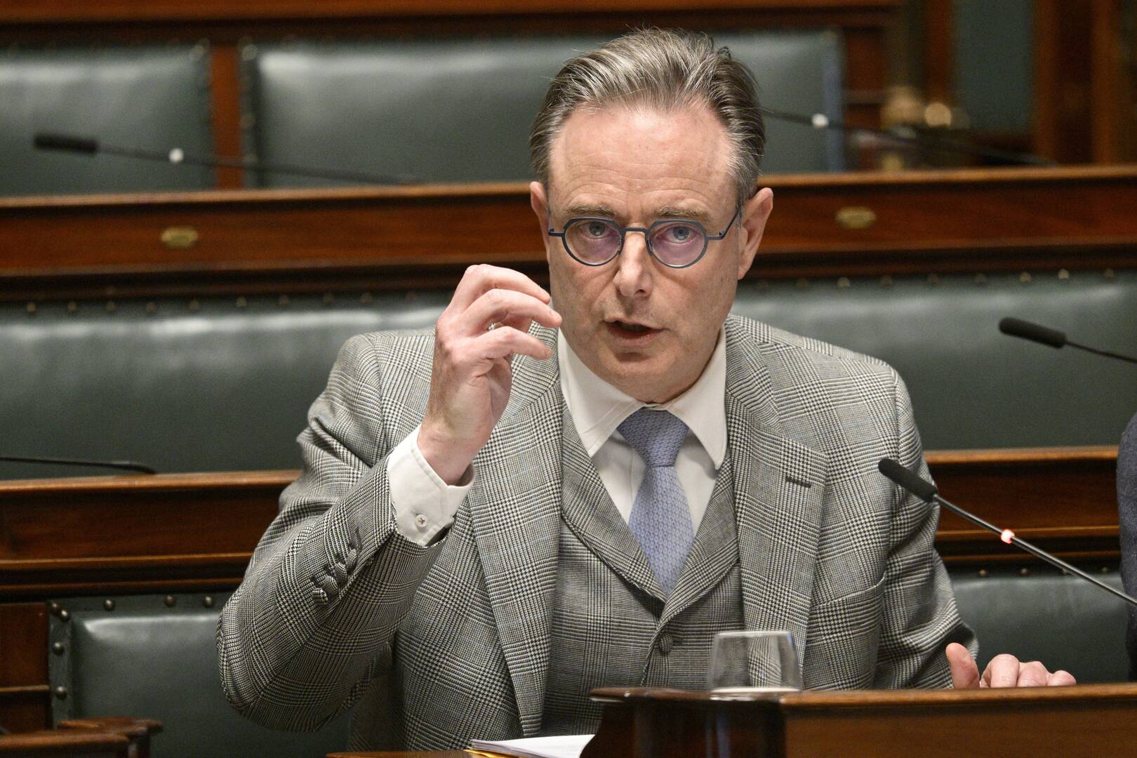 رئيس الوزراء البلجيكي يصف المصادرة المحتملة للأصول الروسية بـ "السرقة"