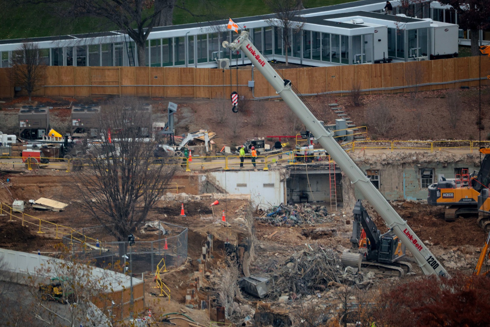 أعمال البناء في قاعة الرقص الفاخرة في البيت الأبيض (إكس)