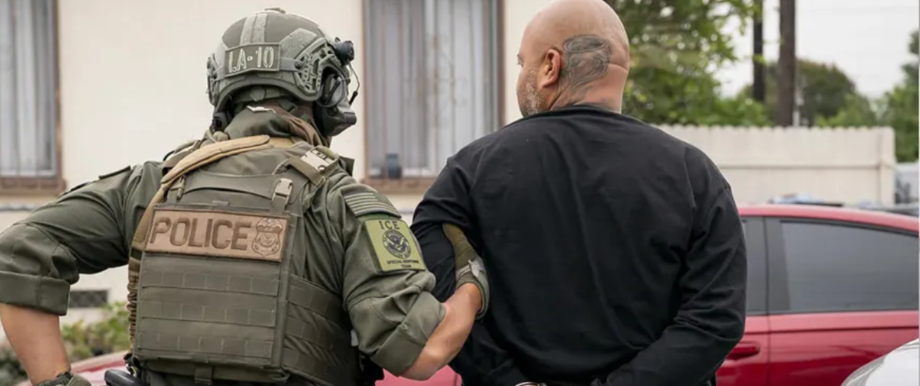 البيت الأبيض يكشف عدد المهاجرين غير الشرعيين الذين غادروا البلاد منذ قدوم ترامب