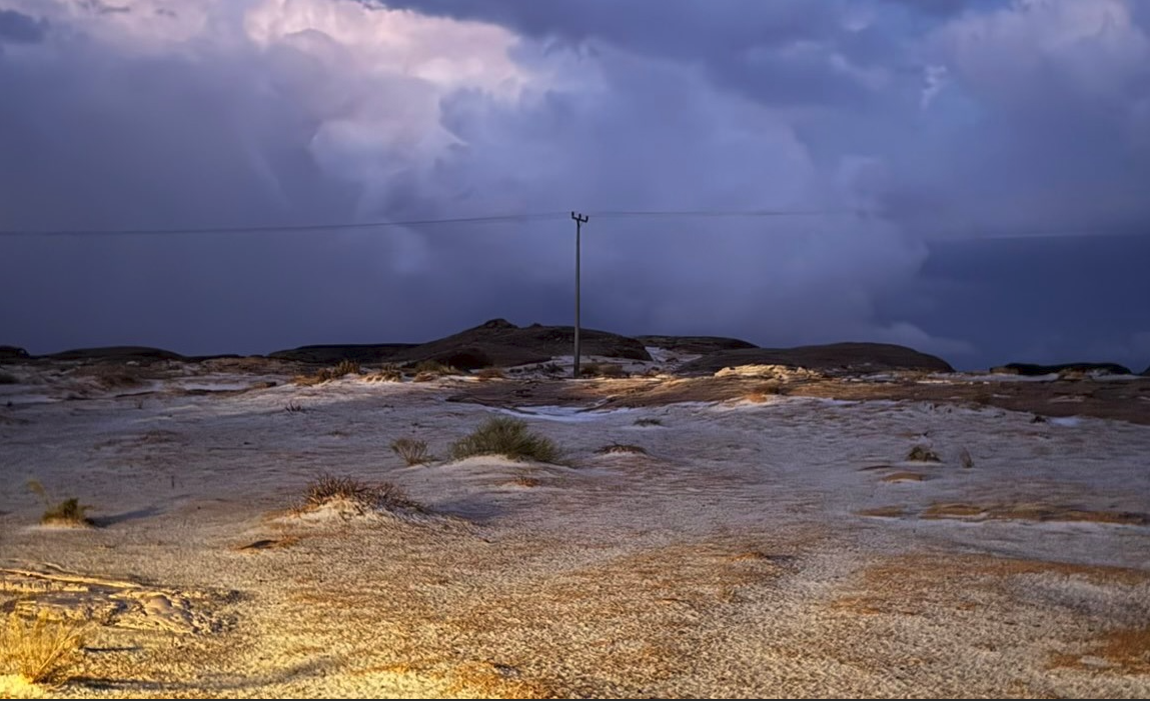 بالفيديو.. سيول جارفة وسيارات عائمة في جدة