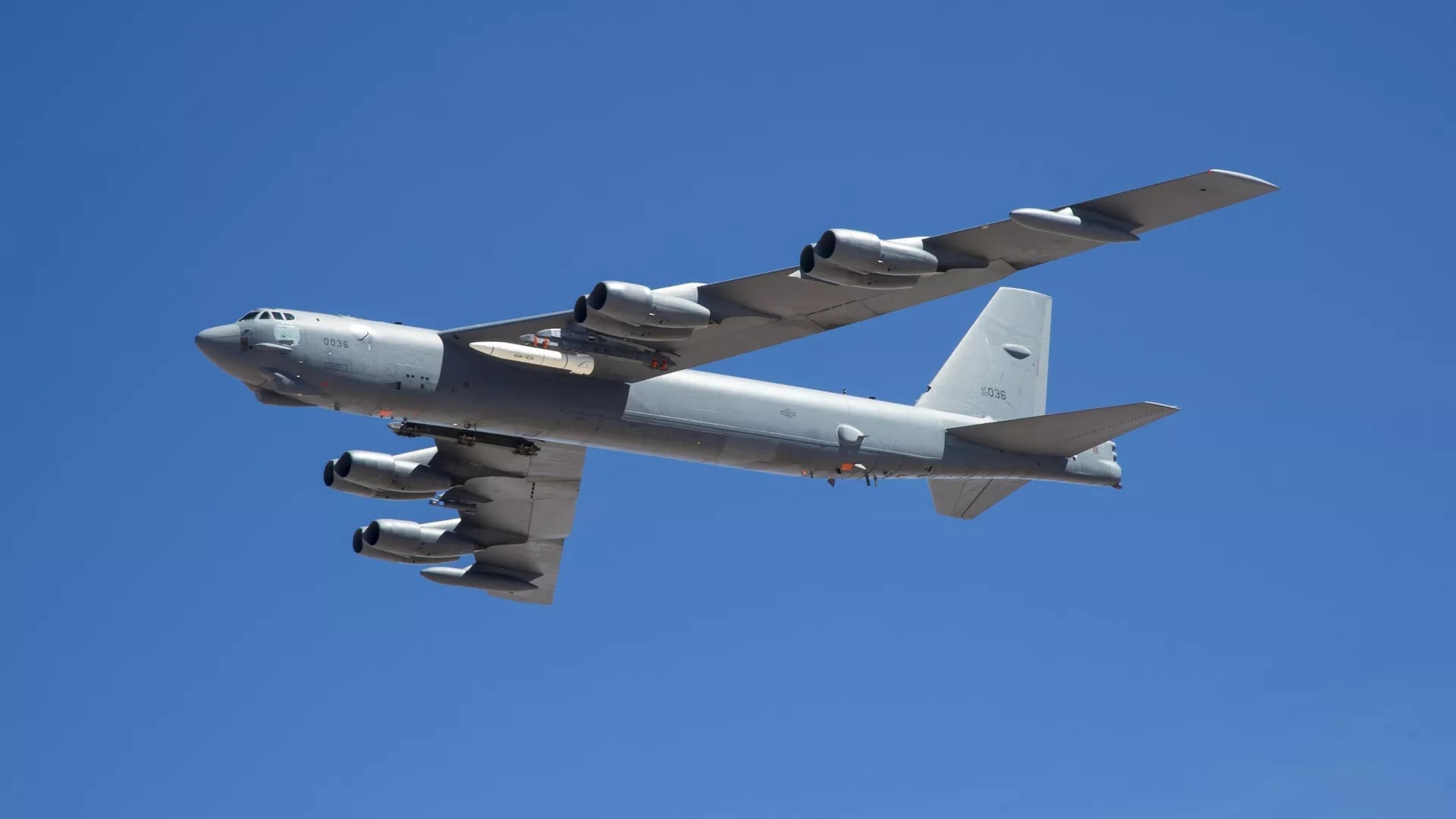 قاذفة استراتيجية أمريكية تحلق فوق الكاريبي قرب سواحل فنزويلا