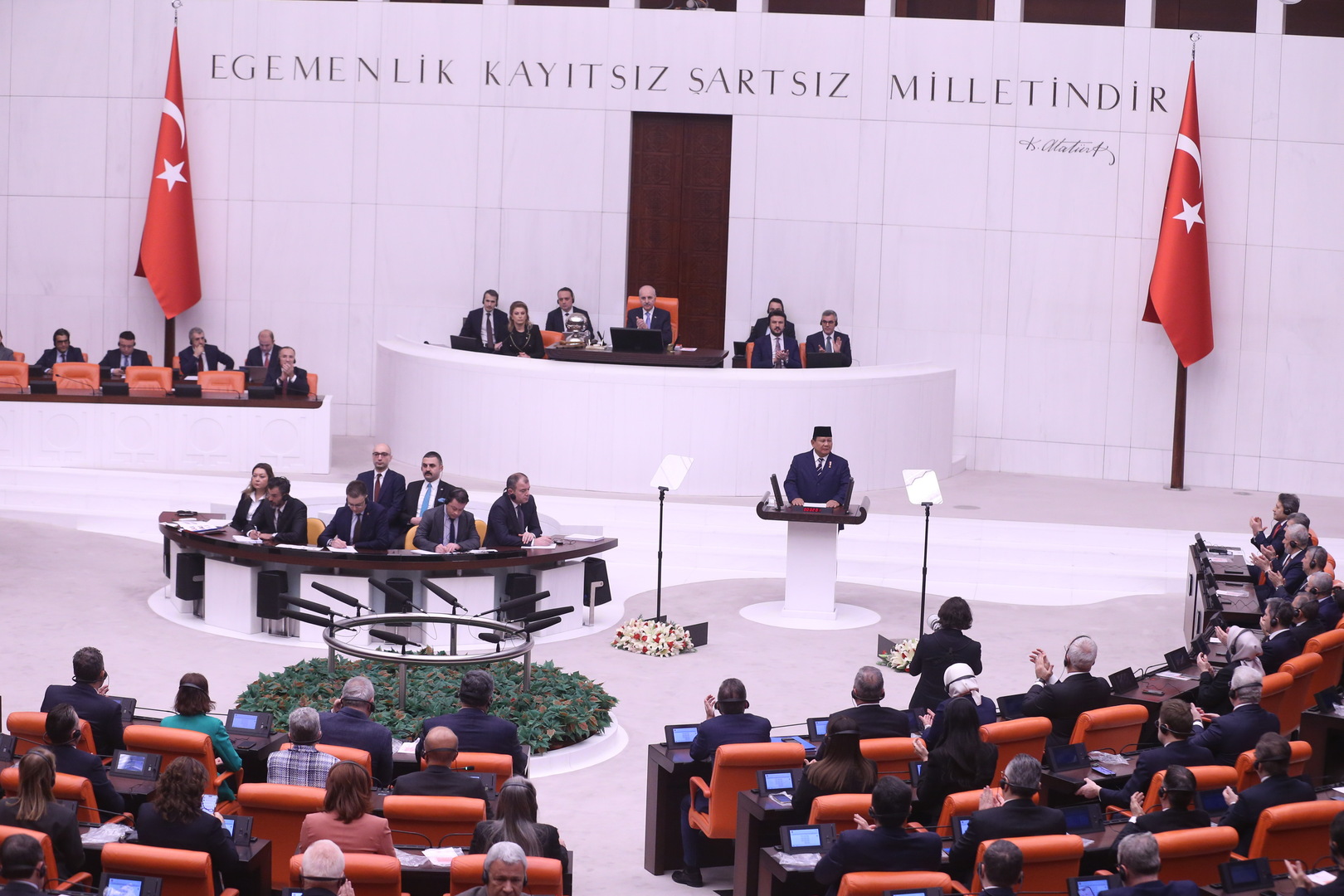 حزب الحركة القومية يقدم تقريره بشأن التسوية الكردية إلى رئاسة البرلمان التركي