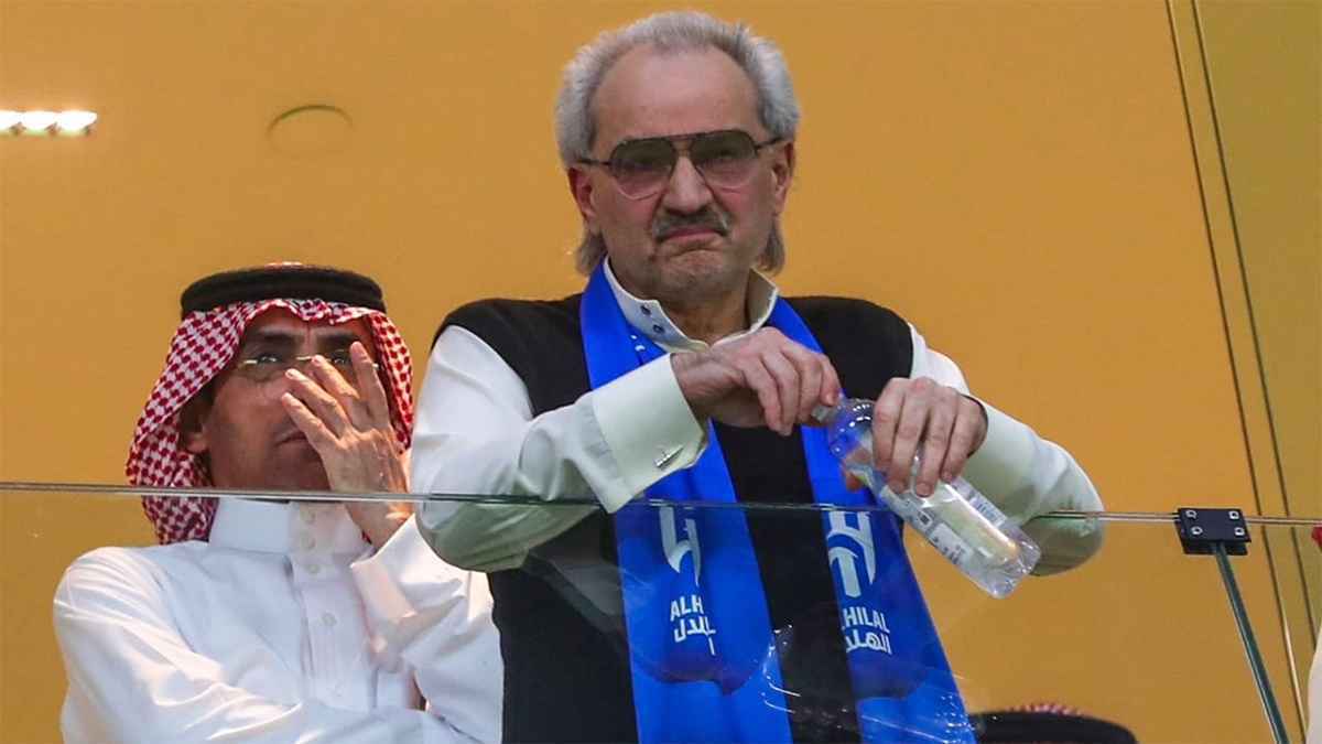 بصفقة ضخمة.. الوليد بن طلال يفاجئ جماهير الهلال (فيديو)